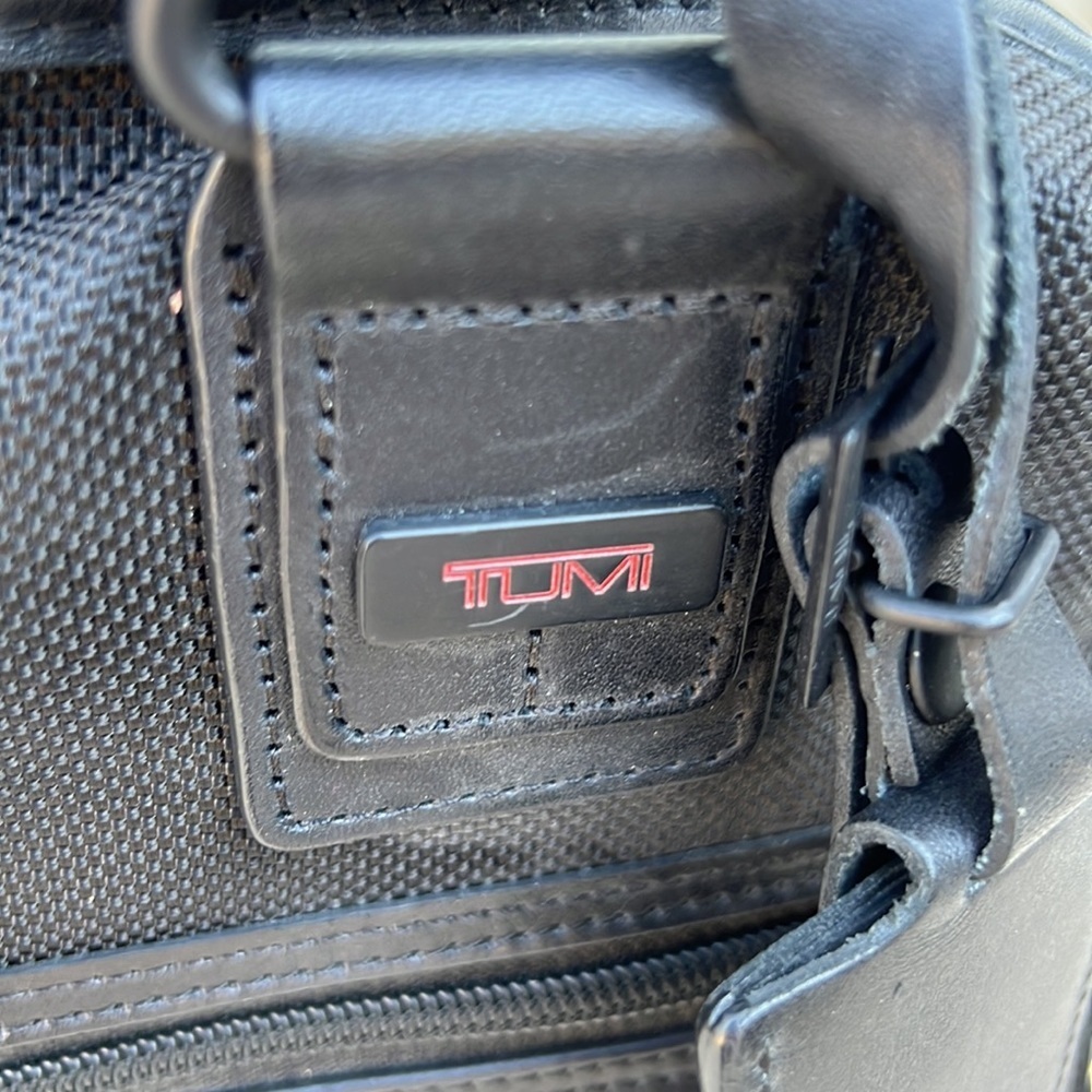 TUMI Black Nylon Crossbody Shoulder Messenger Computer Bag - Picture 5 of 11